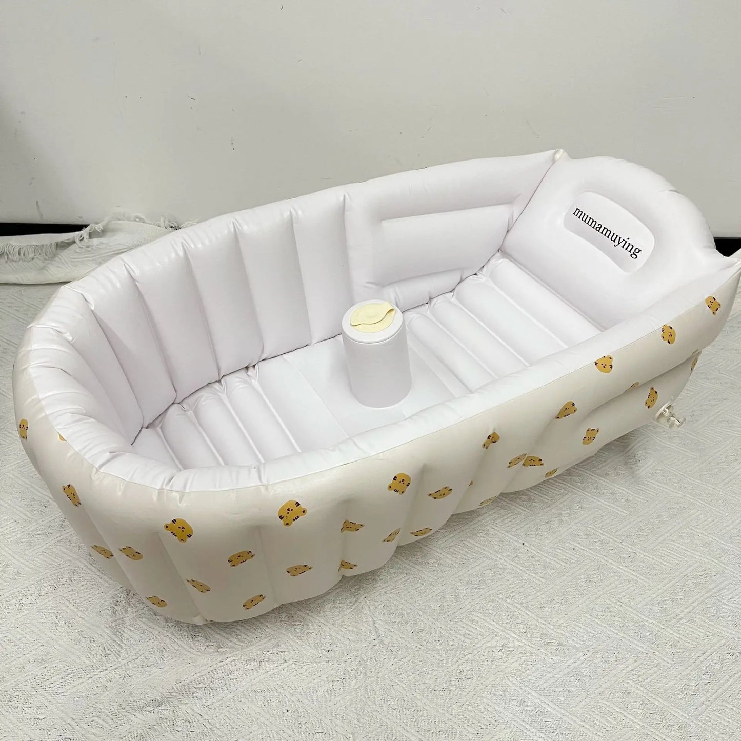 Infant inflatable bathtub