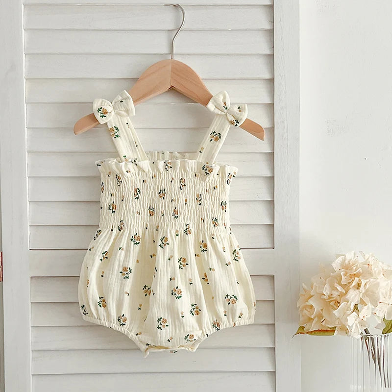 Summer baby romper with flower bow design – sleeveless cotton bodysuit – Winnebaby