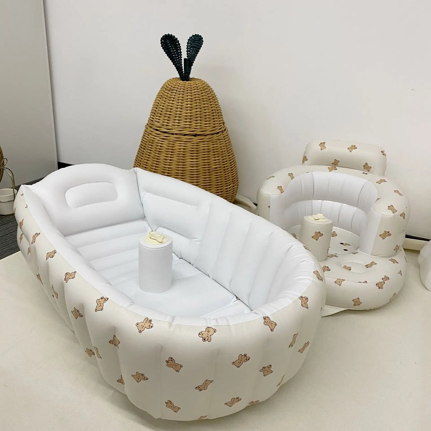 Infant inflatable bathtub