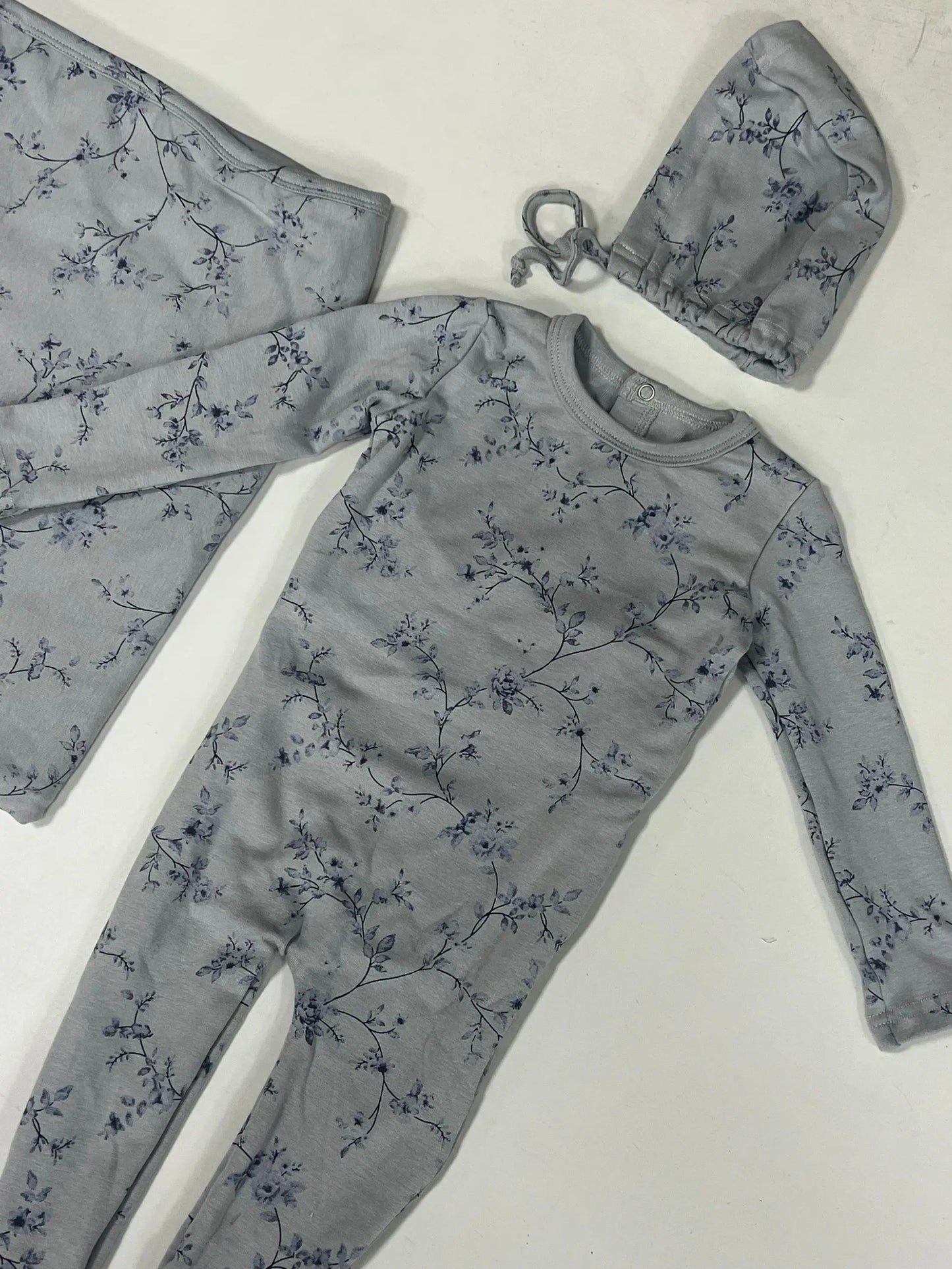 Newborn Footies Hats Blankets