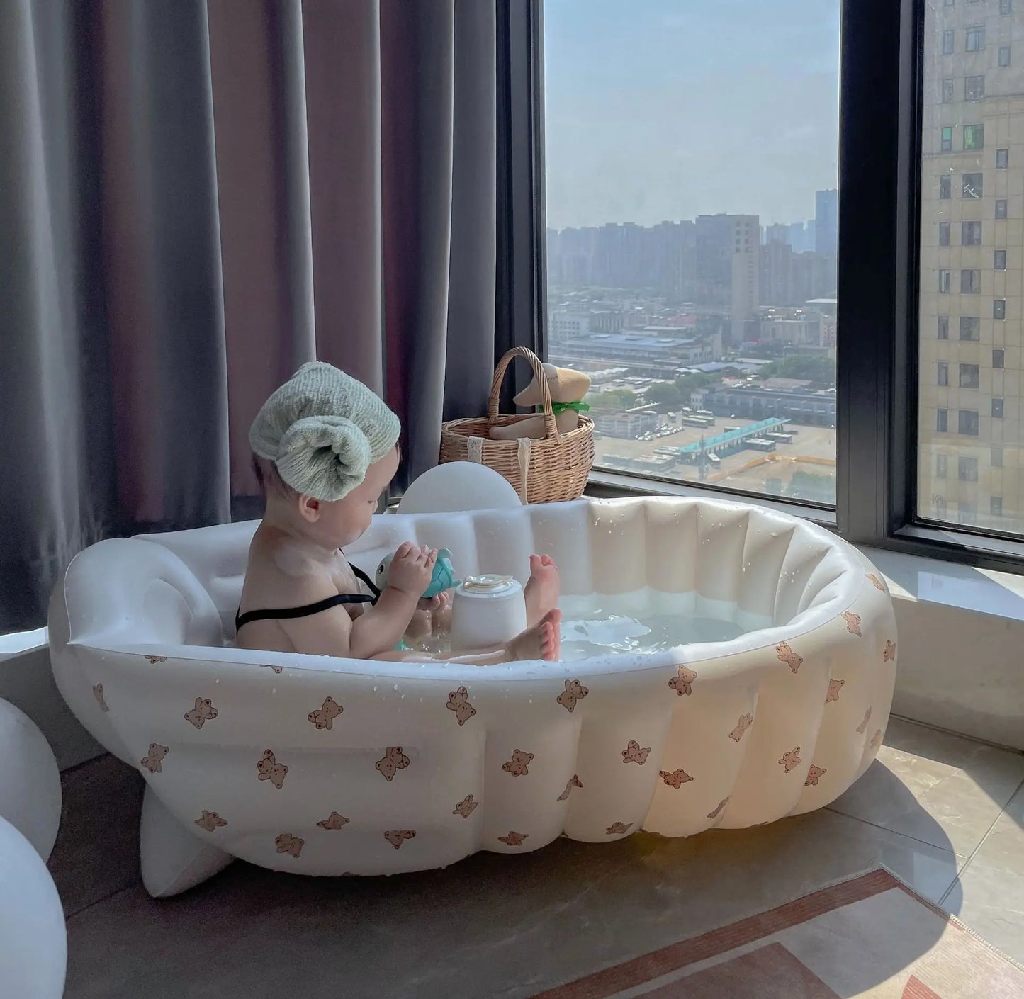 Infant inflatable bathtub