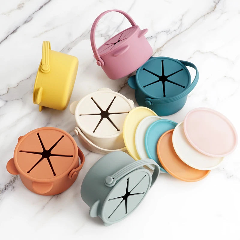 Baby snack time container with secure leakproof lids – Winnebaby