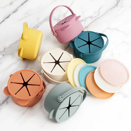 Baby snack time container with secure leakproof lids – Winnebaby