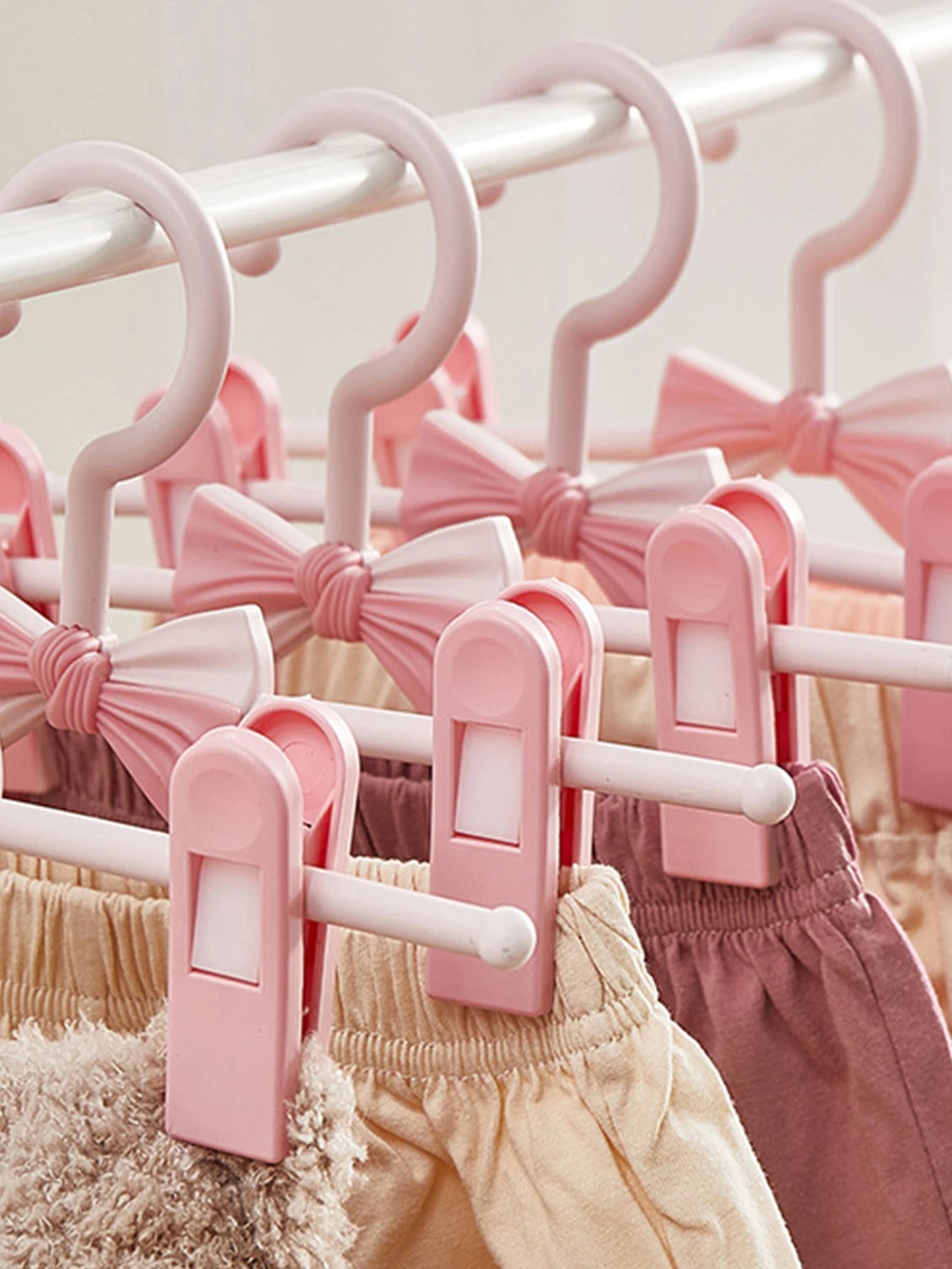 Children's bow anti-slip hangers